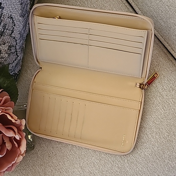 💝💥Authentic Chanel Caviar Agenda Large zip around wallet🎀❤️‍🔥 - Picture 4 of 16